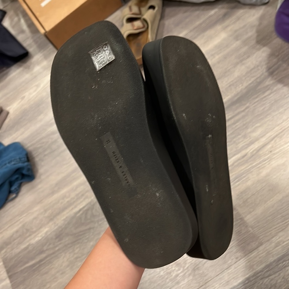 Charles & Keith toe sandals - Picture 2 of 2
